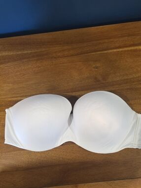 THE Victoria's Secret Strapless Smooth Bra - White